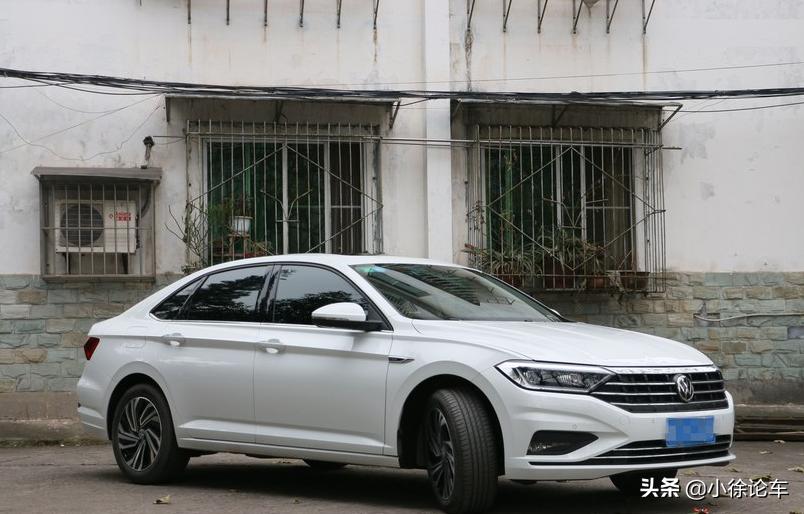 15万买一辆新车速腾还是二手迈腾,买新速腾还是买低配迈腾