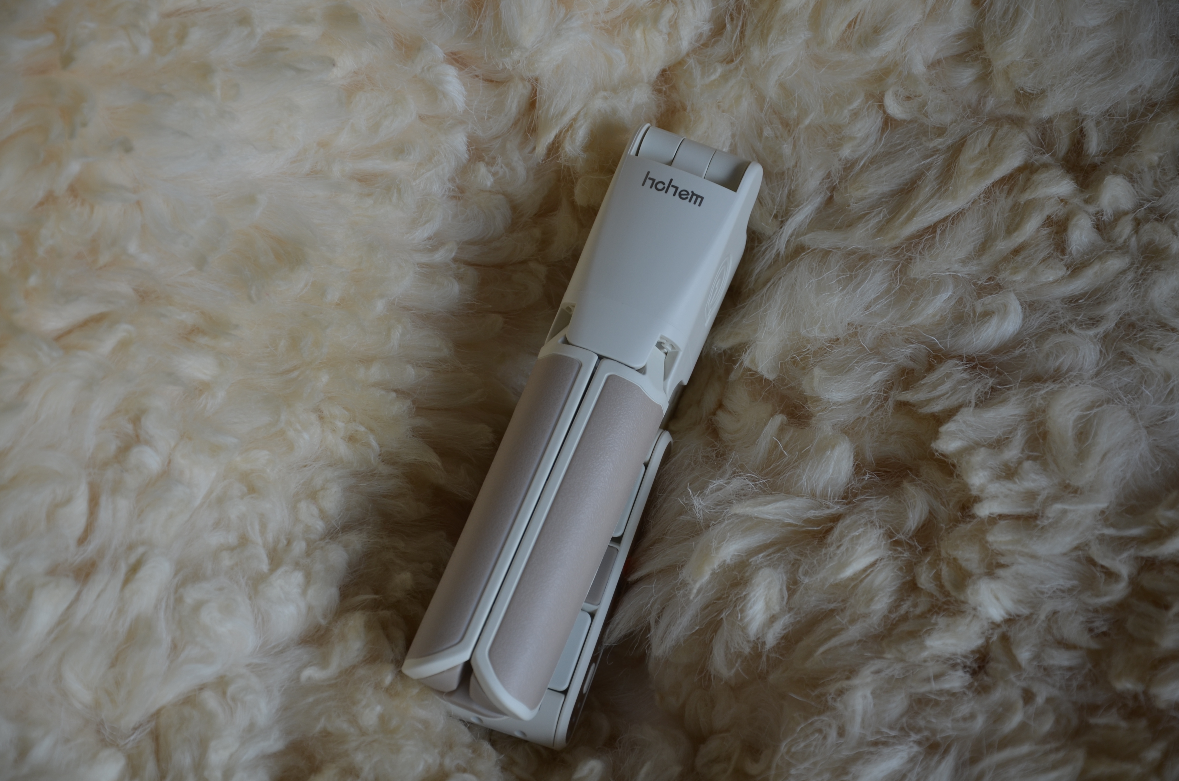 是自拍杆、三脚架，遥控卡菲、也是稳定器——浩瀚小Q智能稳拍杆