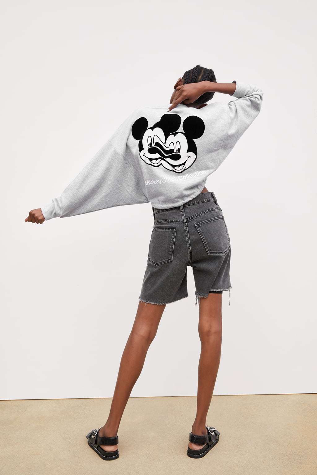 优衣库与kaws联名t恤 (优衣库kaws联名t恤图片)