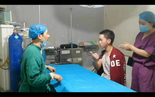 贵州残联关爱脑瘫患者的视频,医者仁心医治更多的患者