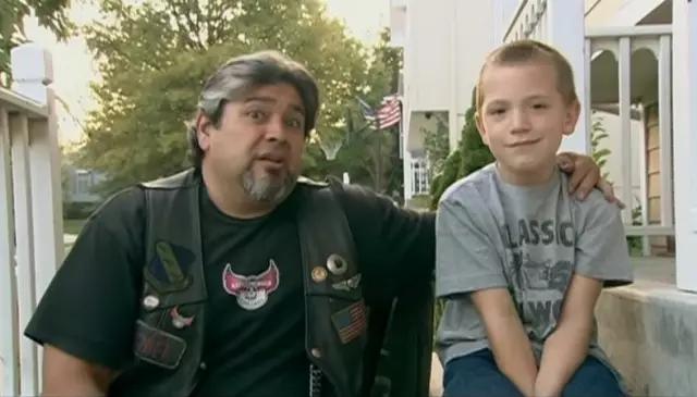 这群花臂壮汉骑哈雷，不收保护费，25年来甘当受欺凌孩子的守护神