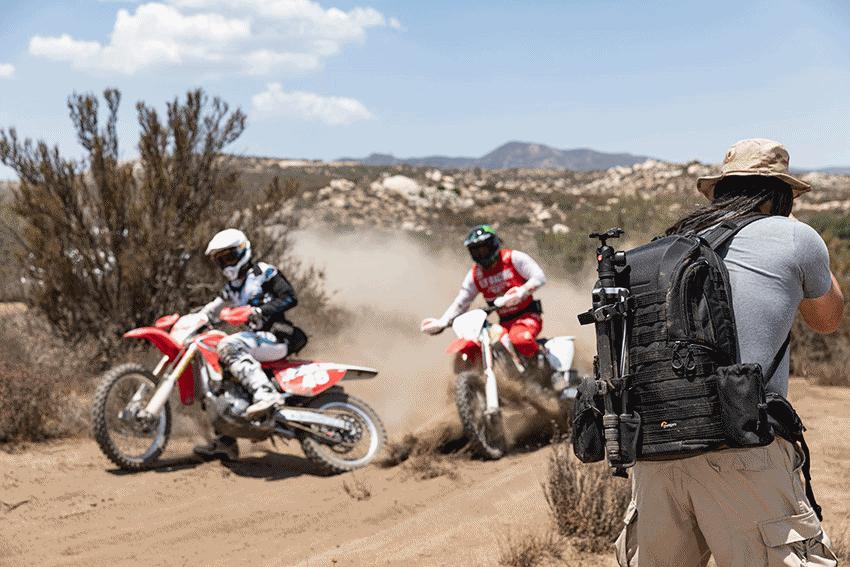 最实用的多功能摄影包,摄影师旅游相机包推荐