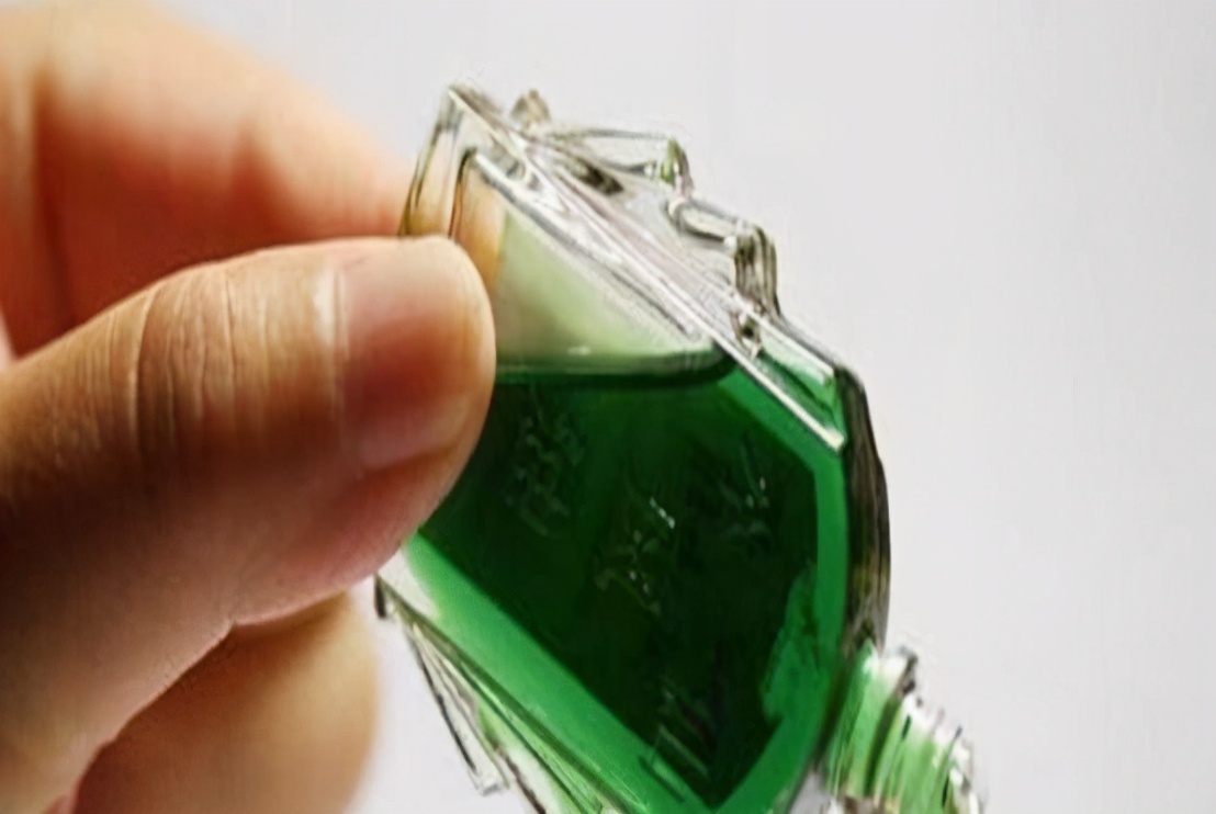 风油精滴肚脐下2寸有什么作用,第一滴风油精在肚脐有什么效果