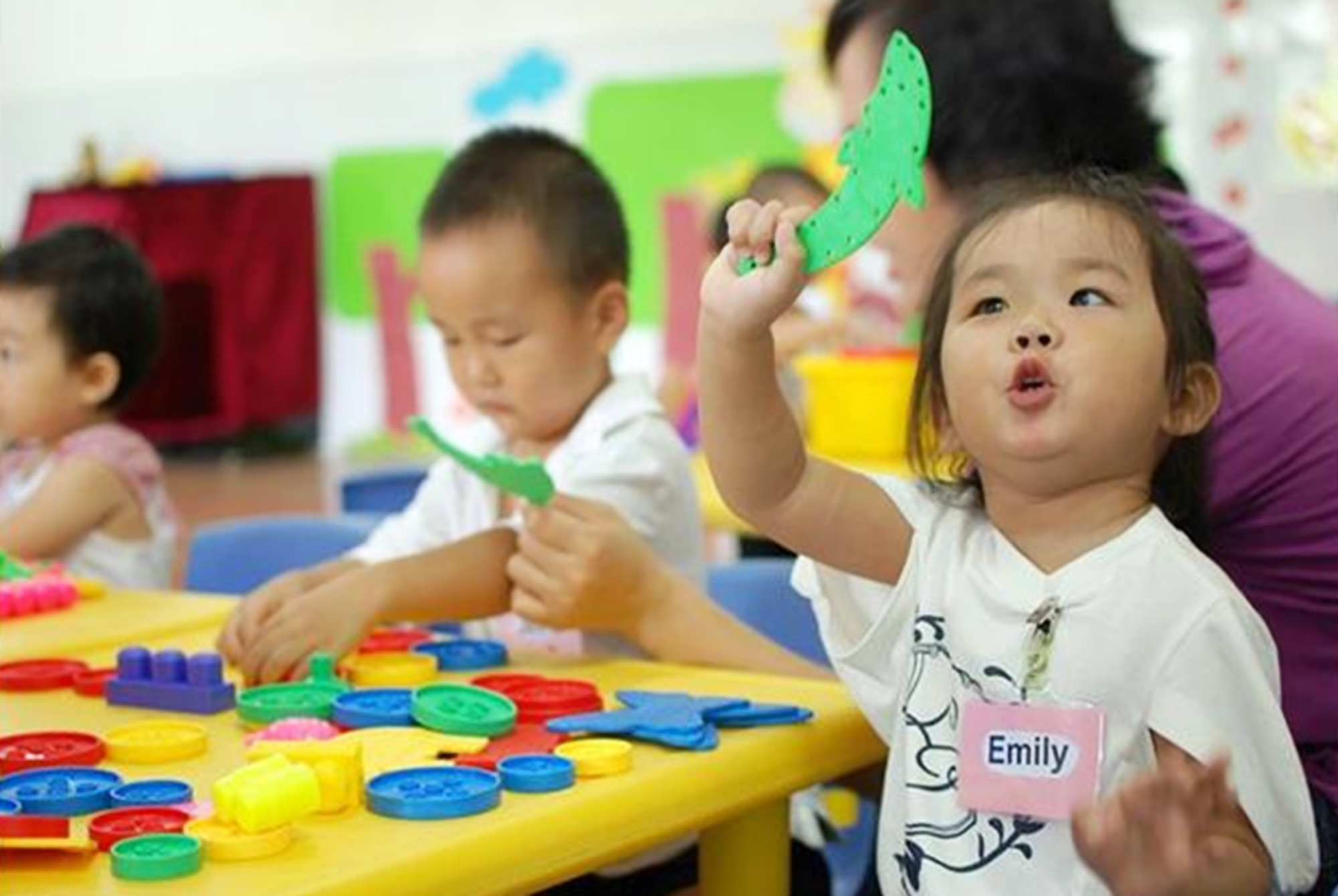 一年给儿子换3家幼儿园,为啥?宝妈:不惯着老师那些“臭毛病”