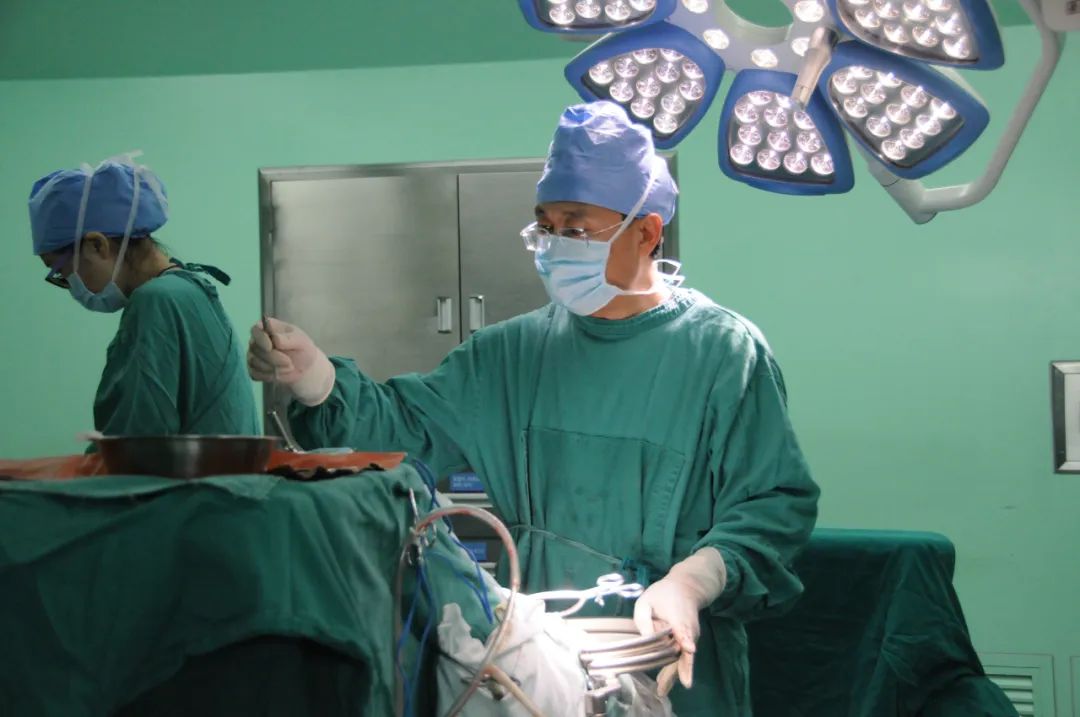 脑袋里长了个四厘米的肿瘤,脑袋里面长了3cm肿瘤