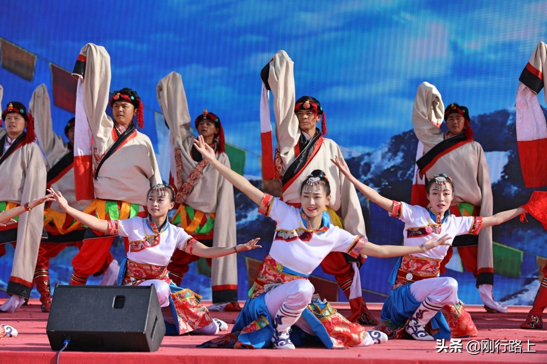 年轻人没钱为什么还在大城市生活,当代的年轻人为什么没钱