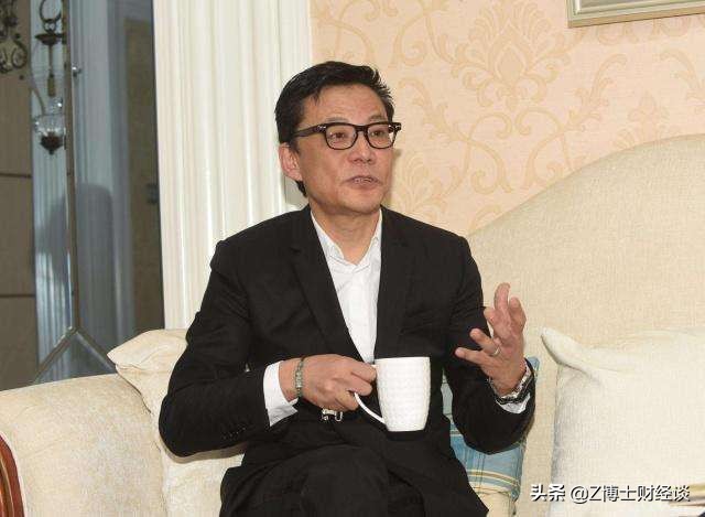 富豪夫妻“争权”风波再起，潘石屹最精明，巨额股权免费赠予夫人