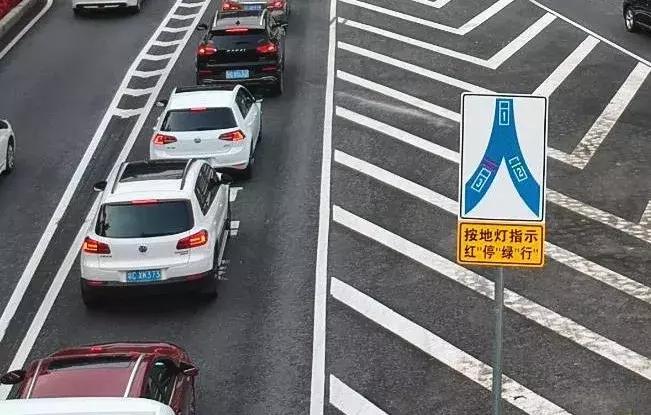 珠海板樟山慢行隧道,珠海板樟山隧道千米红色长廊入口