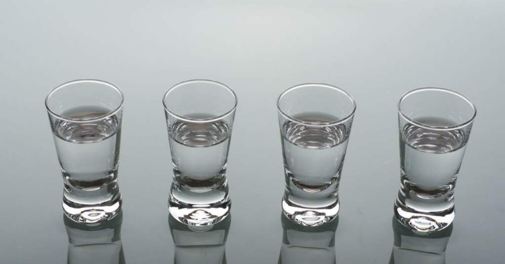 真相白酒加水变浑浊就是纯粮酒,白酒加水变浑浊怎么解决