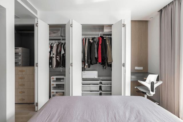 100平现代简约阳台装修风格,125平带阳台简约温馨装修风格