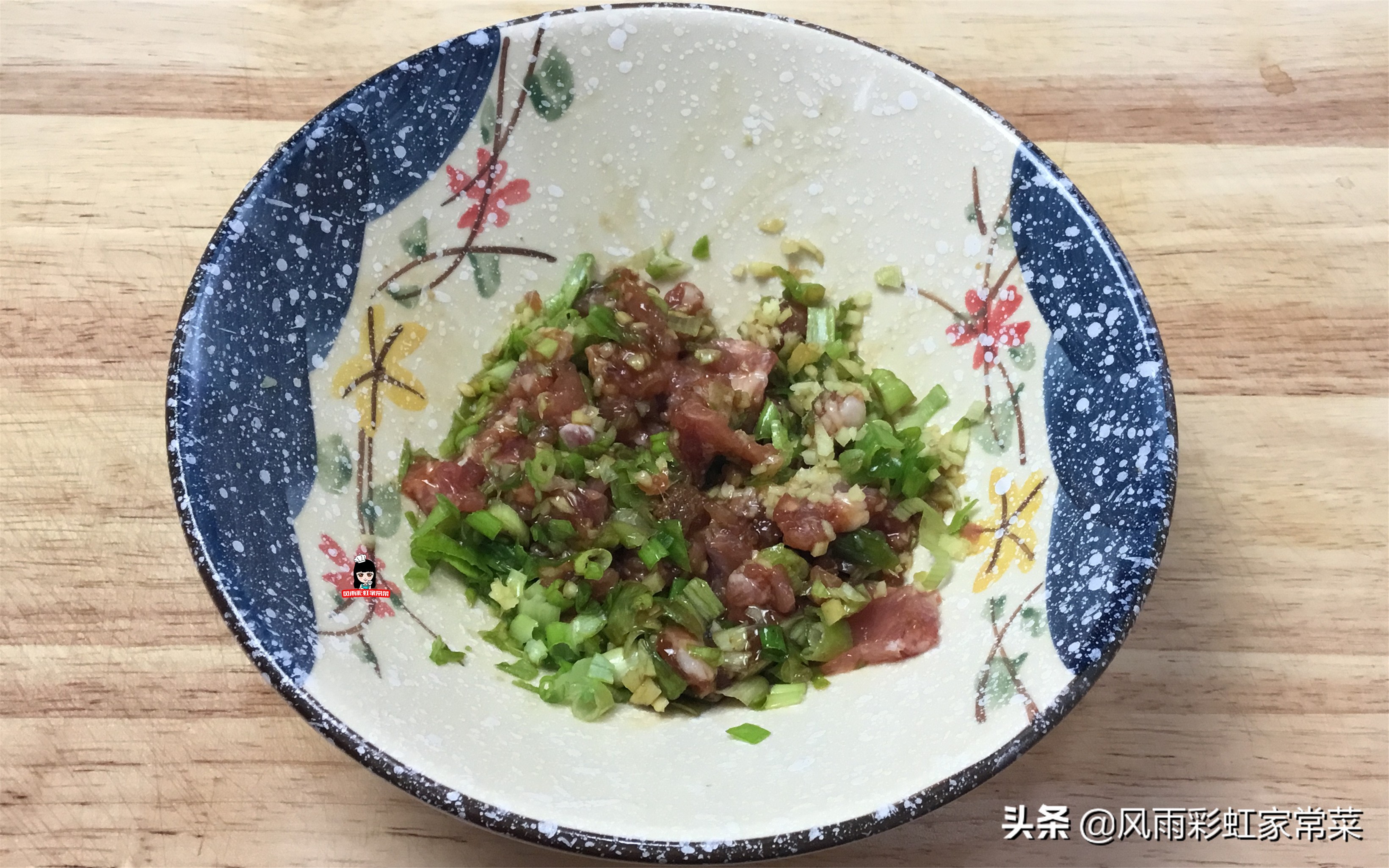 芹菜鸡蛋馅饼怎么做饼软,芹菜猪肉馅饼的家常做法简单
