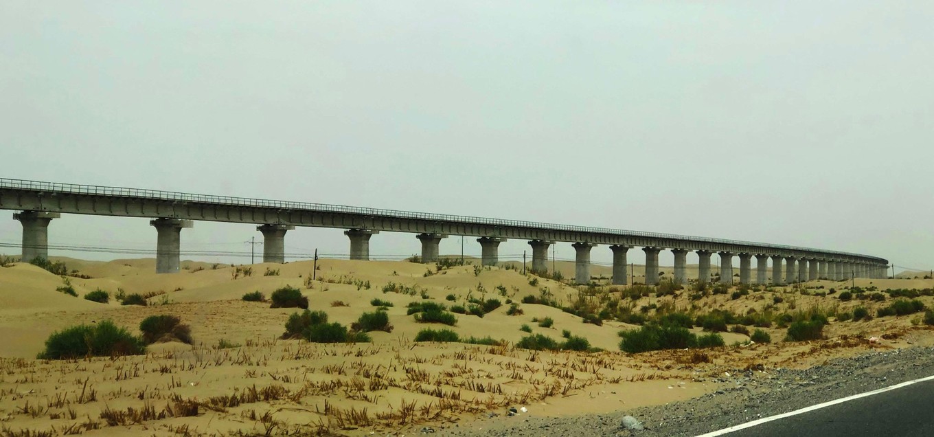 楼兰古国若羌,且末县和若羌县哪个县大