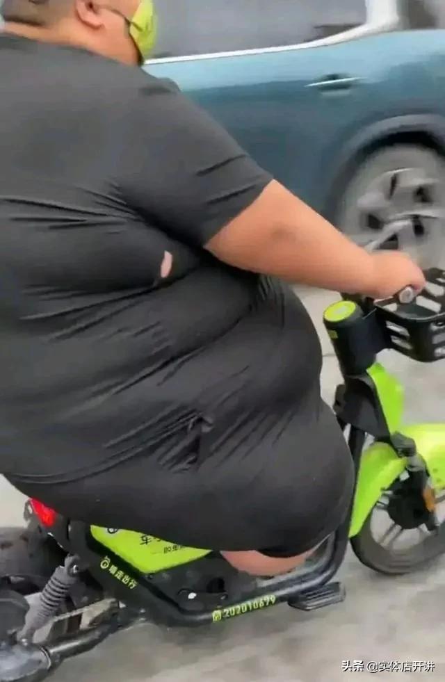 开餐馆亏本做吃播年入百万，560斤的河北小伙比“泡泡龙”还拼