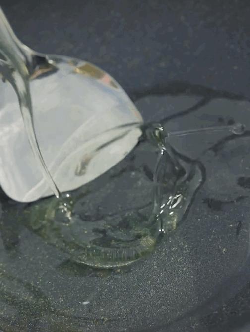 巴到喉咙里的那颗青花椒，勾起好多吃鱼人的回忆！