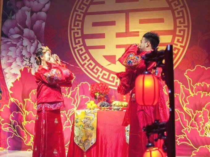 坐富贵、交杯酒,现代很多迎亲礼仪,竟能在宋明清婚礼中见到