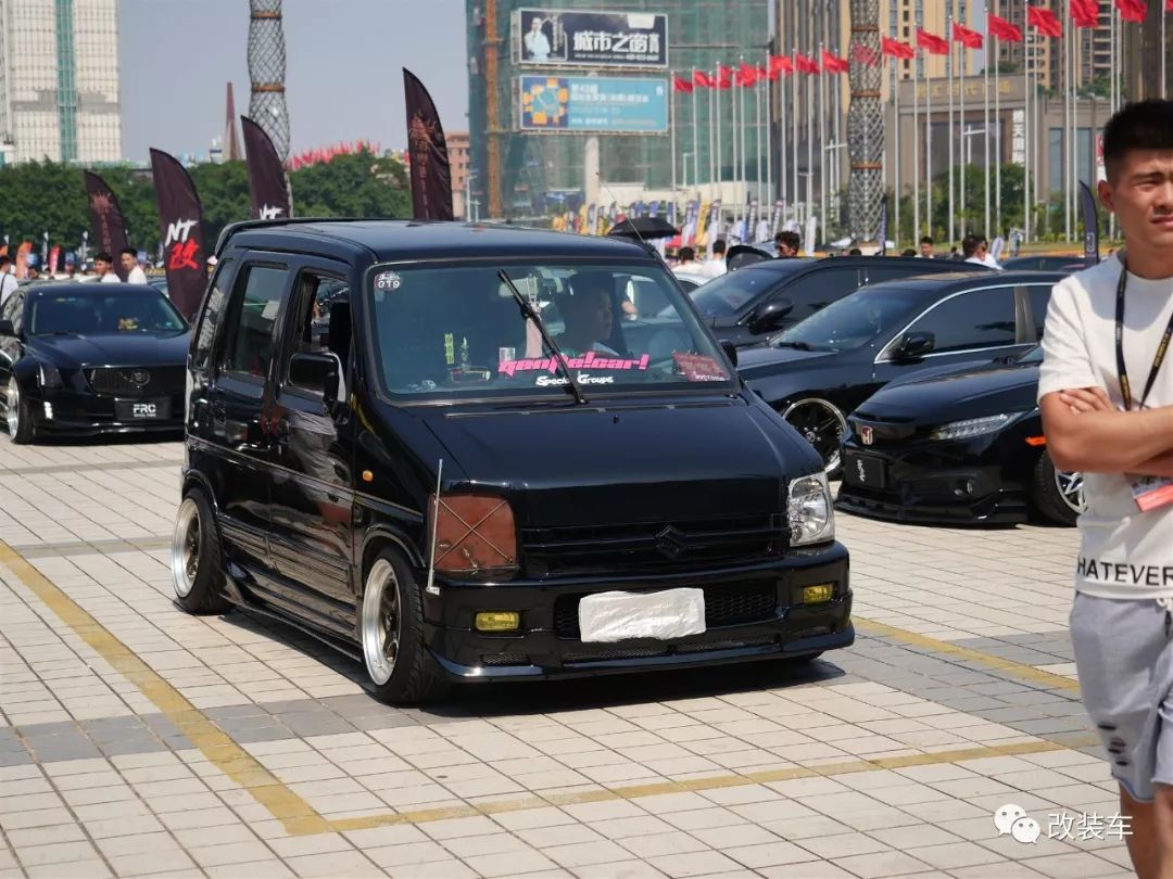 改装车聚会,改装车齐聚车展