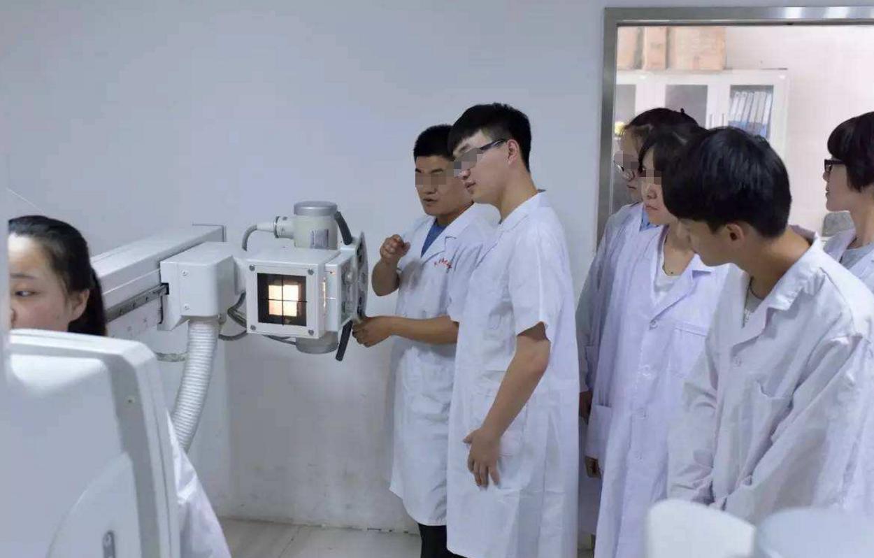 什么是“定向医学生”?免学费毕业包分配,过来人却表示宁愿没报