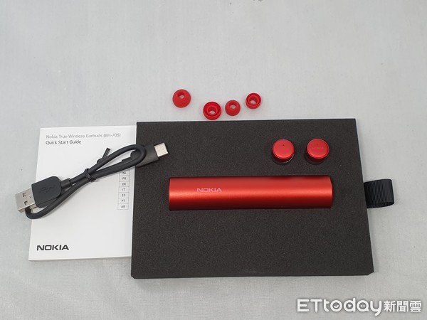 nokia最新自带无线耳机的手机,nokia手机带蓝牙耳机