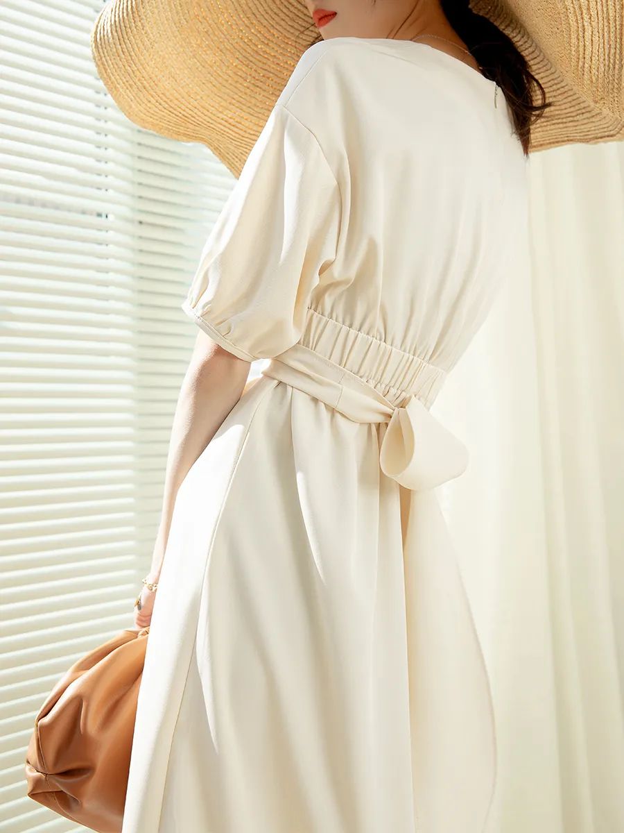 优雅连衣裙气质高级感小白裙,中长裙怎么穿才优雅时髦