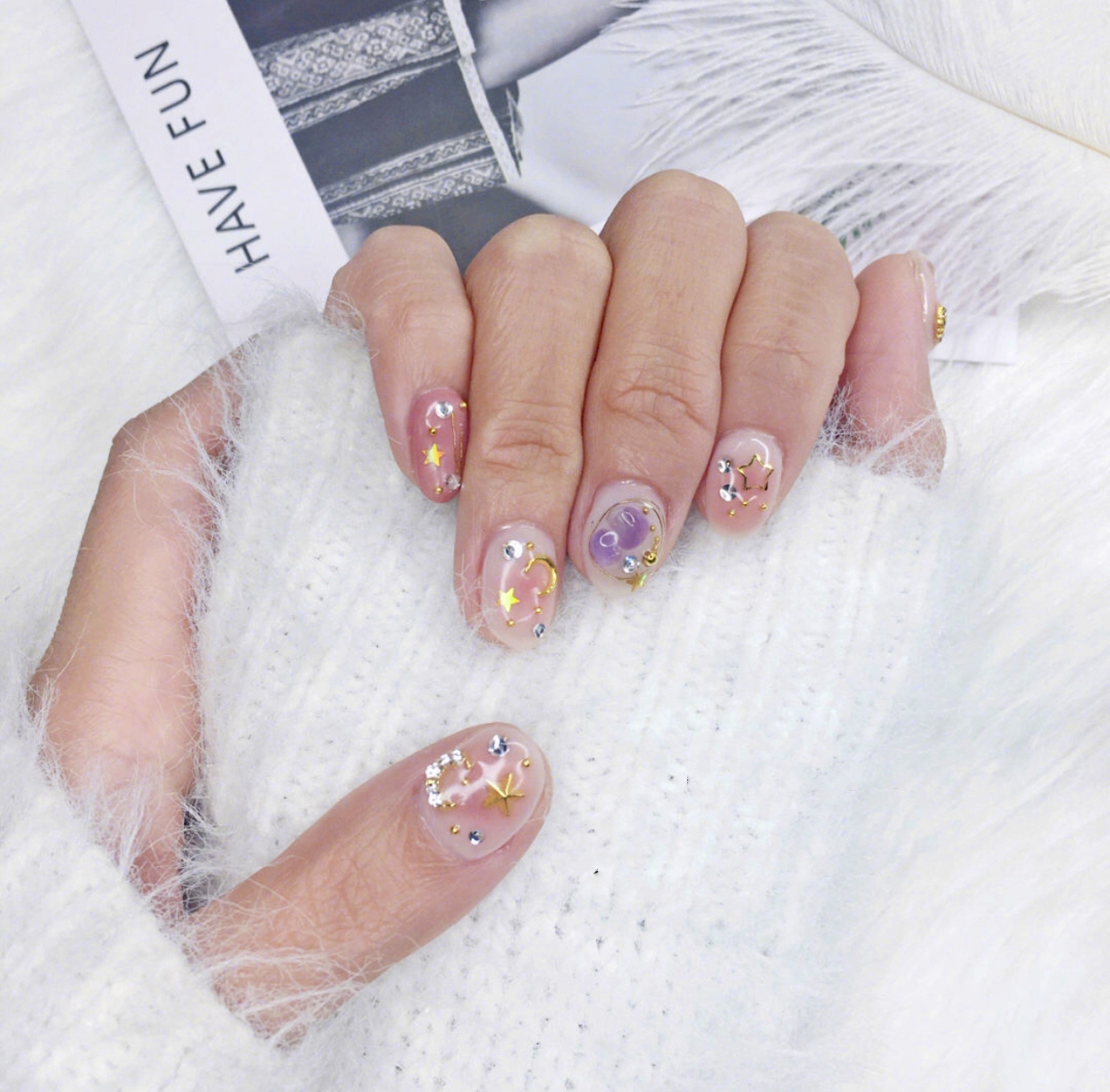 美甲夏日显白气质清冷,夏日仙气美甲适合指甲往里面长的