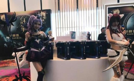 pdd和笑笑解说ig,ig夺冠庆功宴王思聪