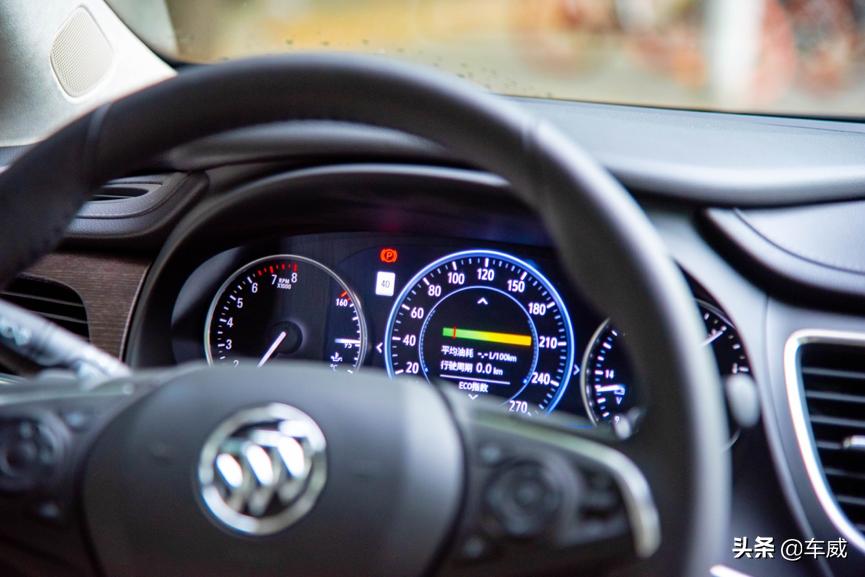 别克新君越的行驶质感怎么样,别克君越尊贵版空间