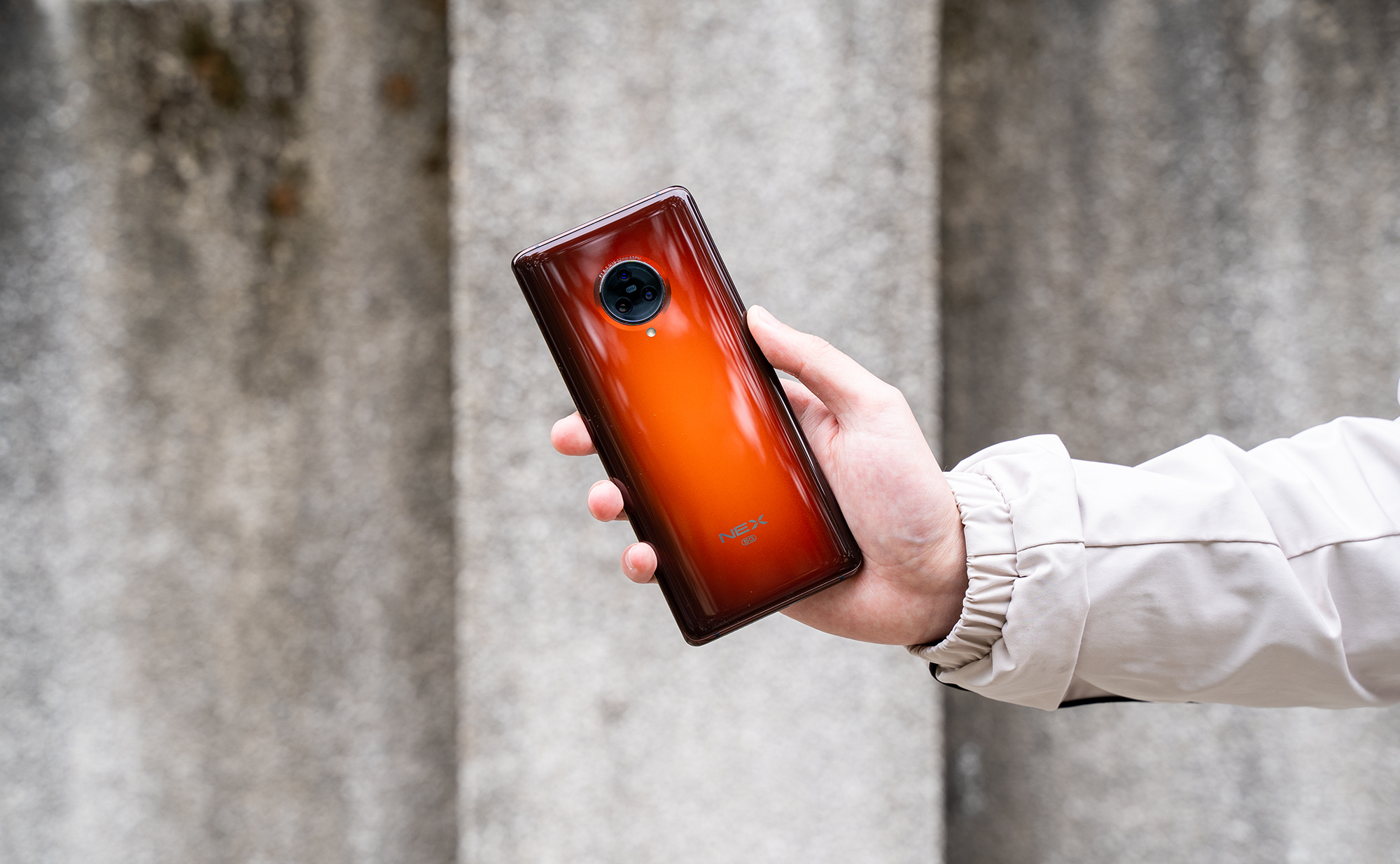 vivonex3搭载骁龙865,vivonex3s瀑布屏观感对比