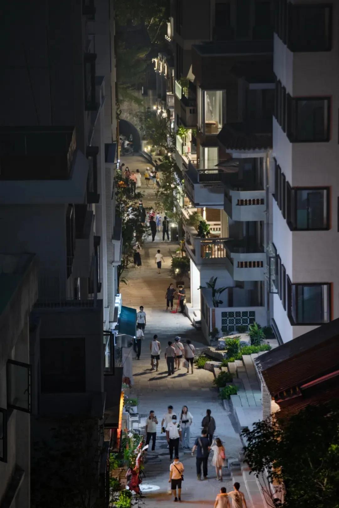 深圳花了17个月，“赶走了”居住在千年古城里的30000人