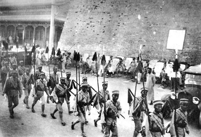 1930年,国民*党**中将被我军俘获,看到毛*东泽**大喊:润之,放我生路