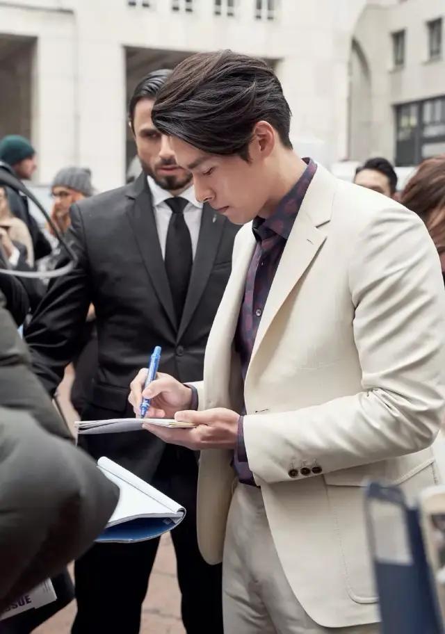 这么多年过去了,我还是那么爱他