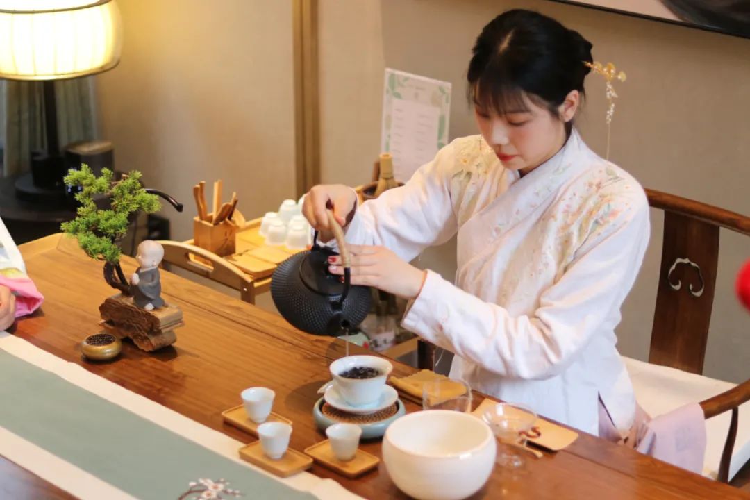 住进风景里温泉酒店,住进风景里旅游度假温泉酒店