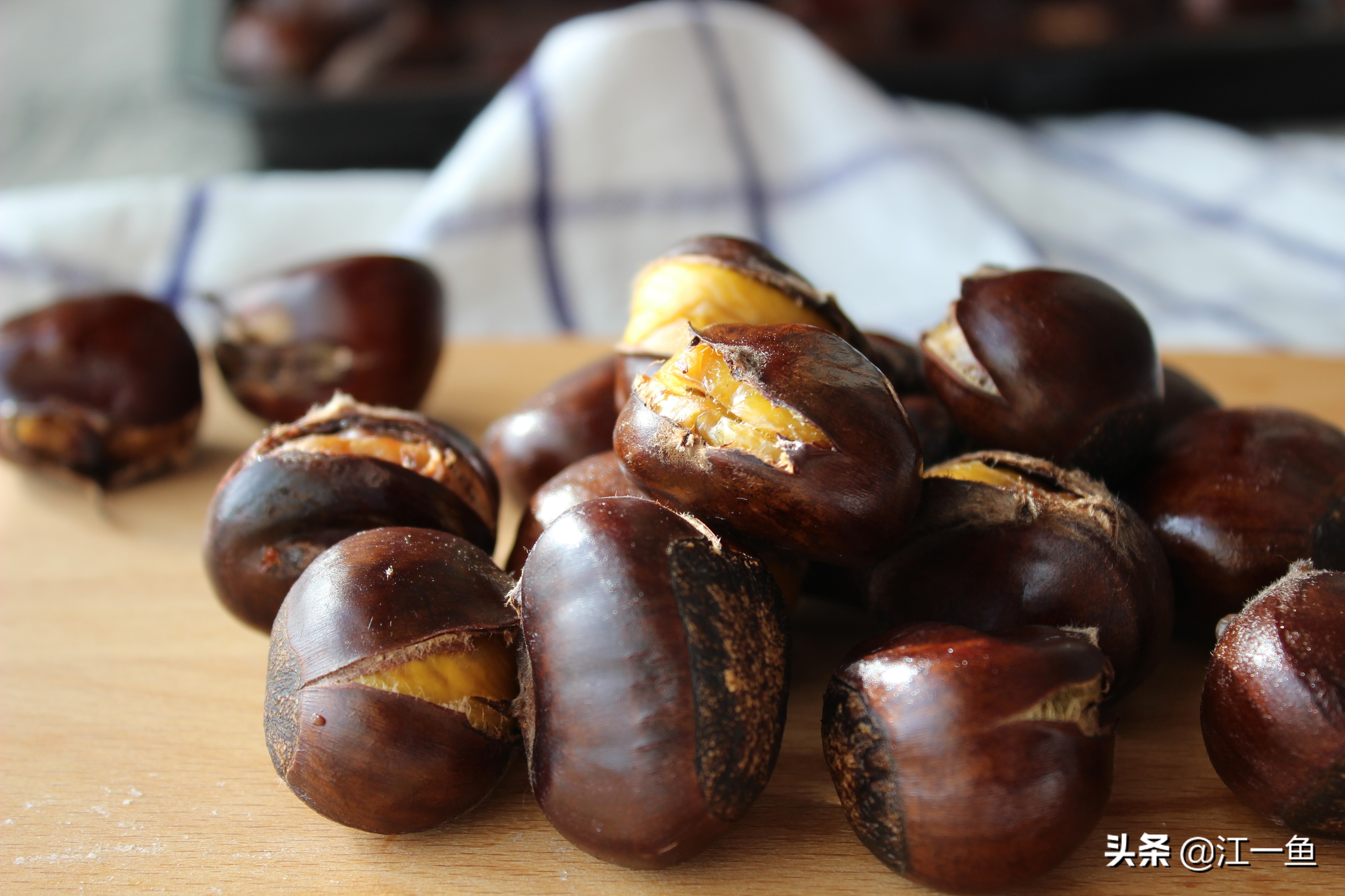 电饭锅糖炒栗子怎么做容易脱壳,烤箱版糖炒栗子的做法