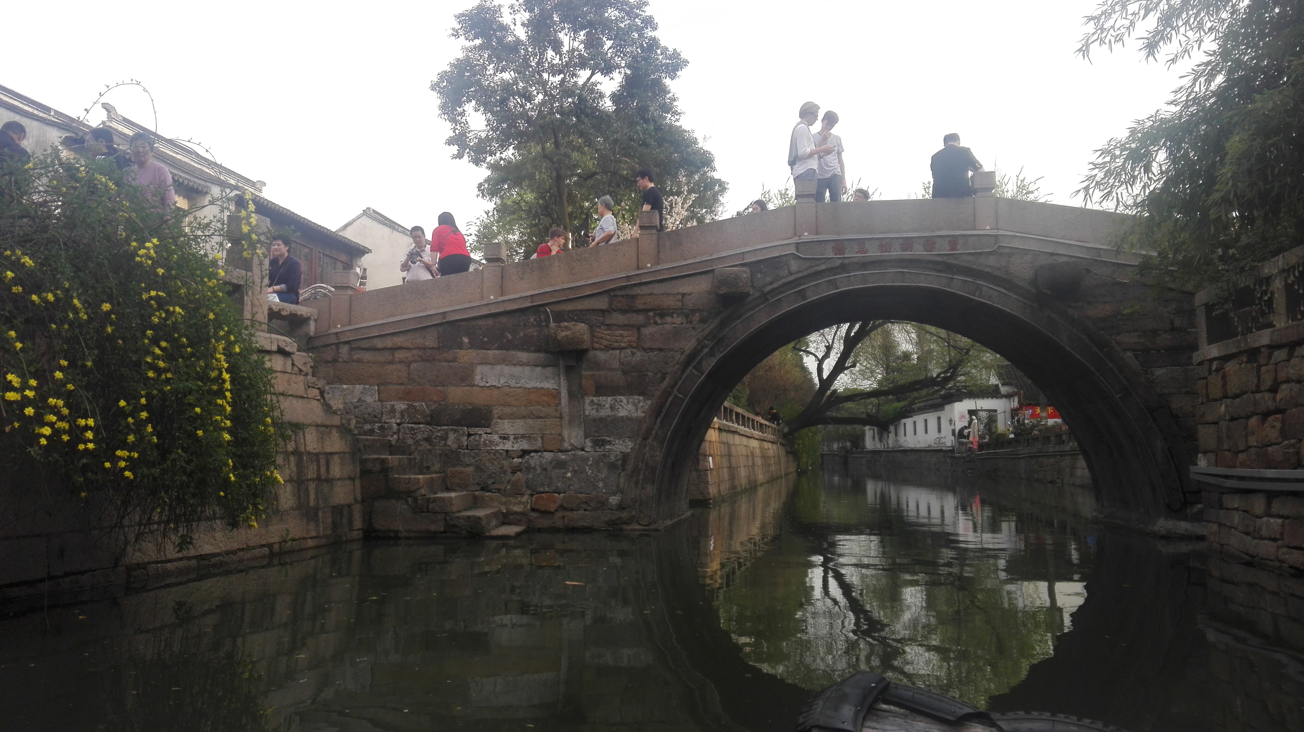 夜游苏州古城领略江南美食,苏州夜游古运河上吃饭