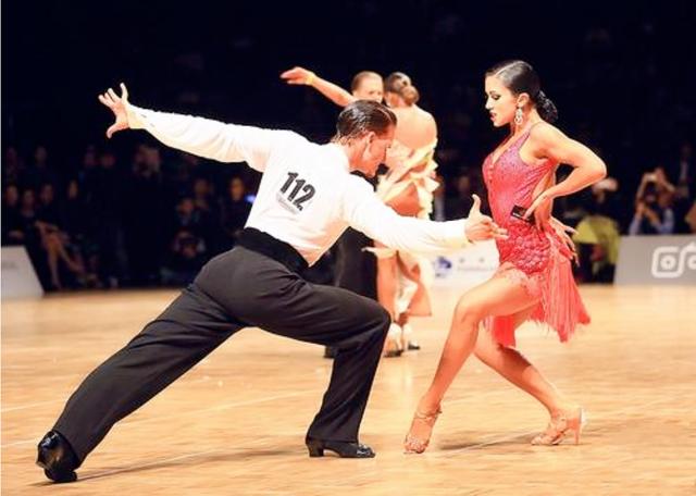 想考艺术类学校学什么比较好,报艺术班学什么好