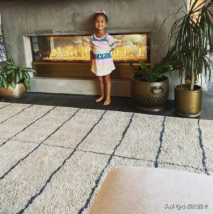 33岁传奇嫂拆掉假胸;我身上除了颧骨是真的,其他都是假的