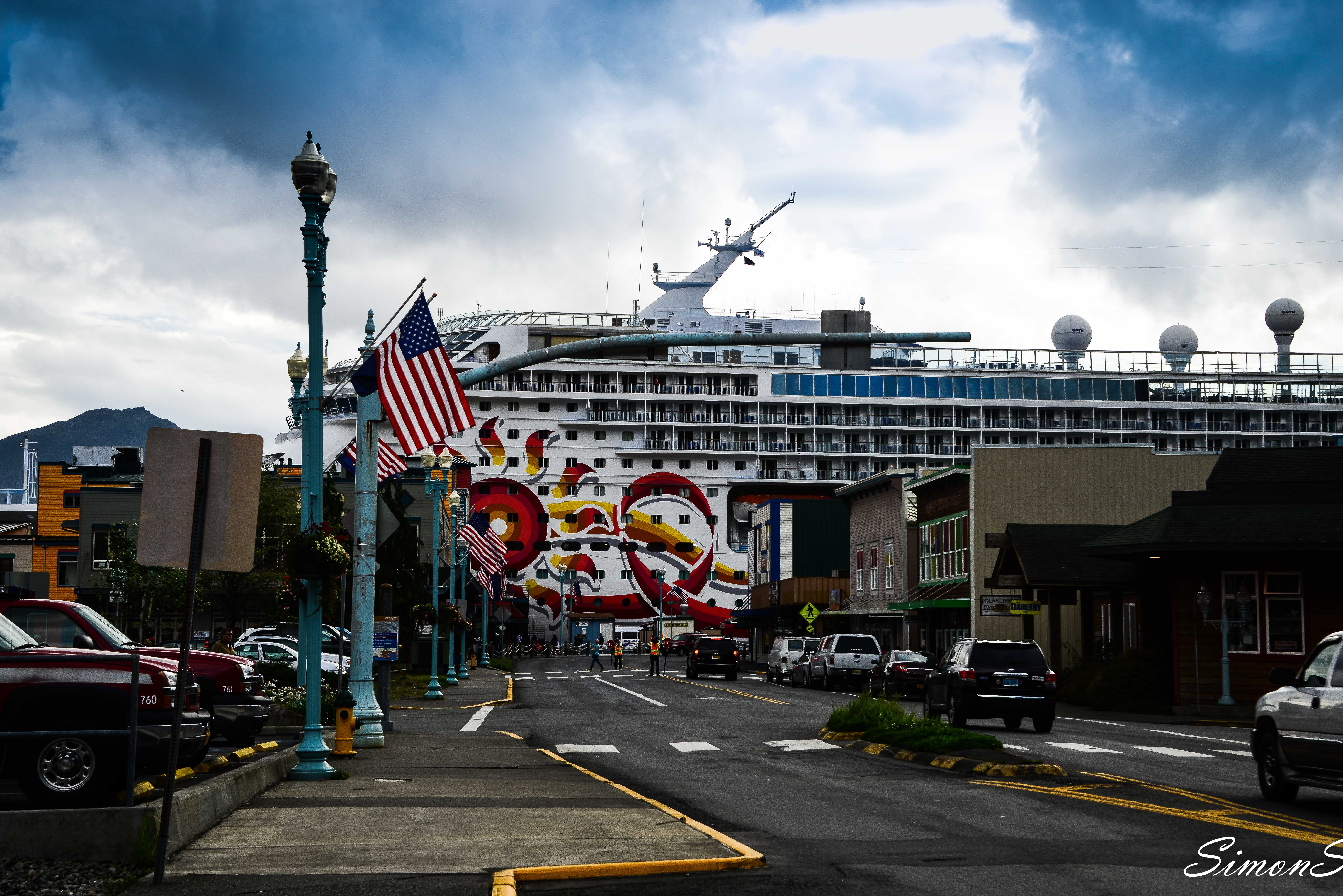 阿拉斯加：男人和三文鱼都赶来配种的“*灯区红**“
