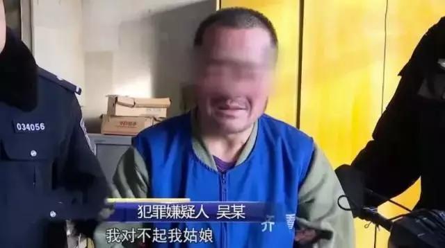 一家5口睡在一张床,一家5口分床睡4个孩子