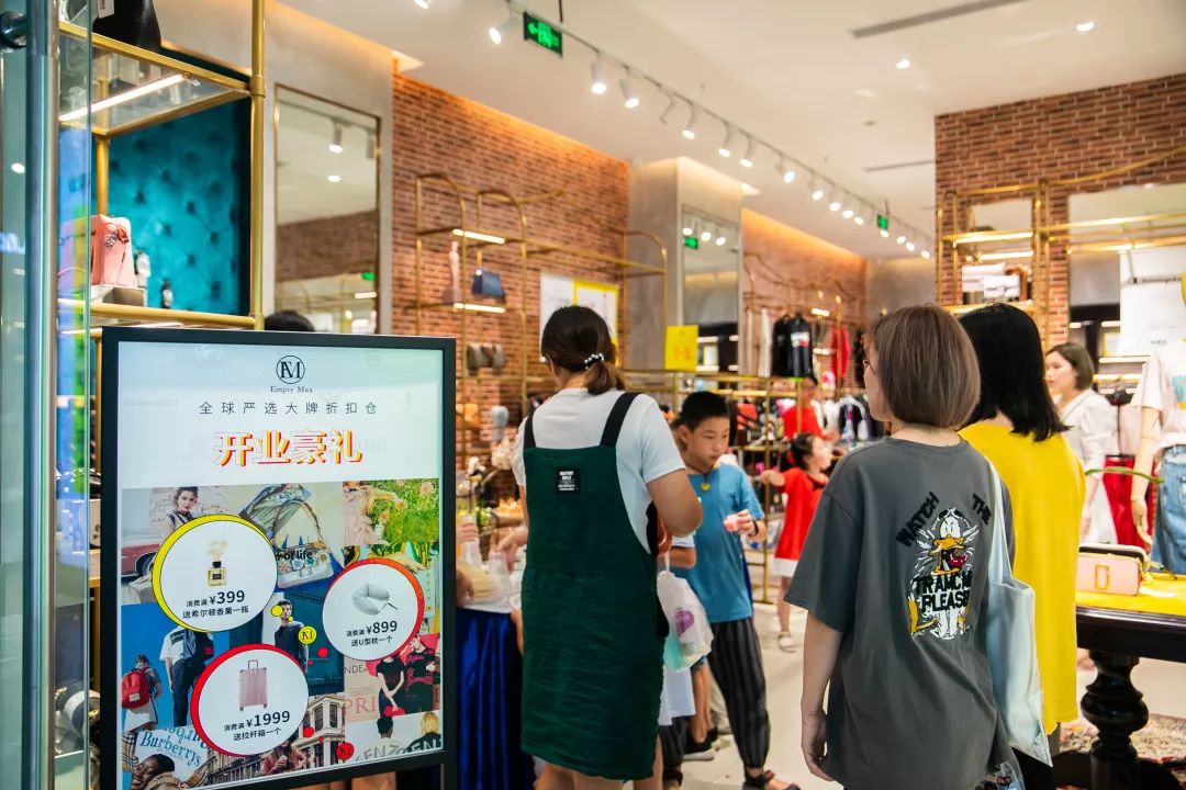 藏不住了！温州万达衣麦仓“时尚基地”，潮人们都去打卡啦