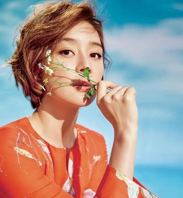 方圆脸女生适合黑长直还是微卷发,适合圆脸女生的自然长直发型