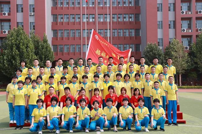 凝聚集体力量的班徽,团结友爱拼搏进取班徽