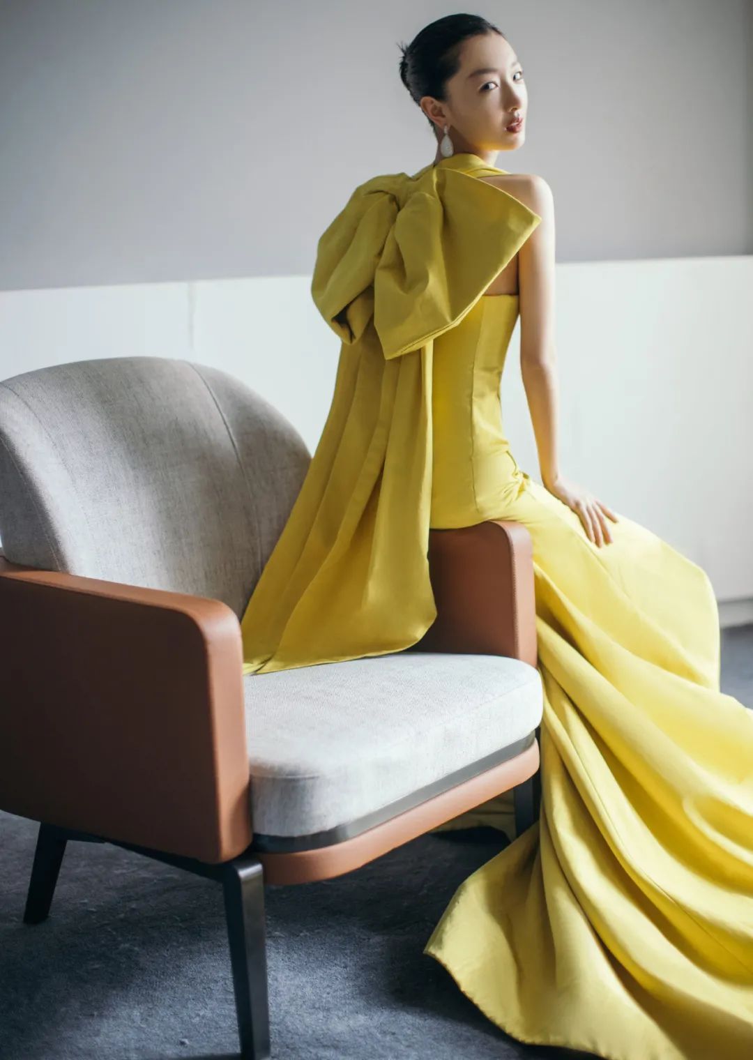 陈坤和巩俐走红毯颁奖,巩俐戛纳红毯惊艳全球