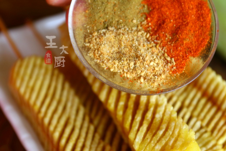 铁板风琴土豆做法,风琴土豆怎么做才像小吃摊一样