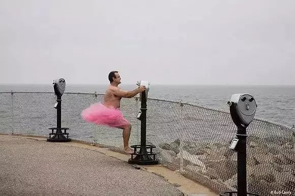 穿着15年的蓬蓬裙的中年男人,粉色蓬蓬裙穿了14年