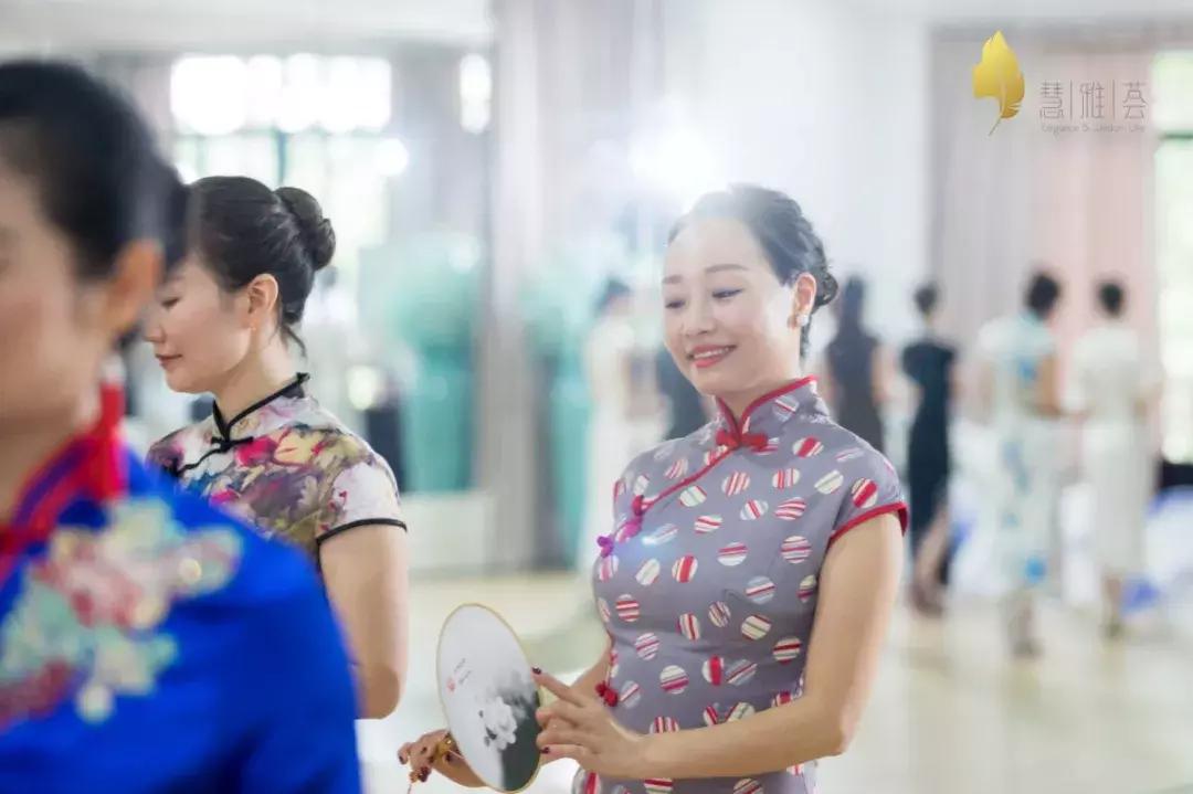 女性气质礼仪培训班,优雅仪态培训报名