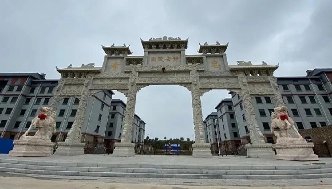 俩月卖了1个亿？“坟地产”贵过“房地产”，太抢手了｜幸福热议