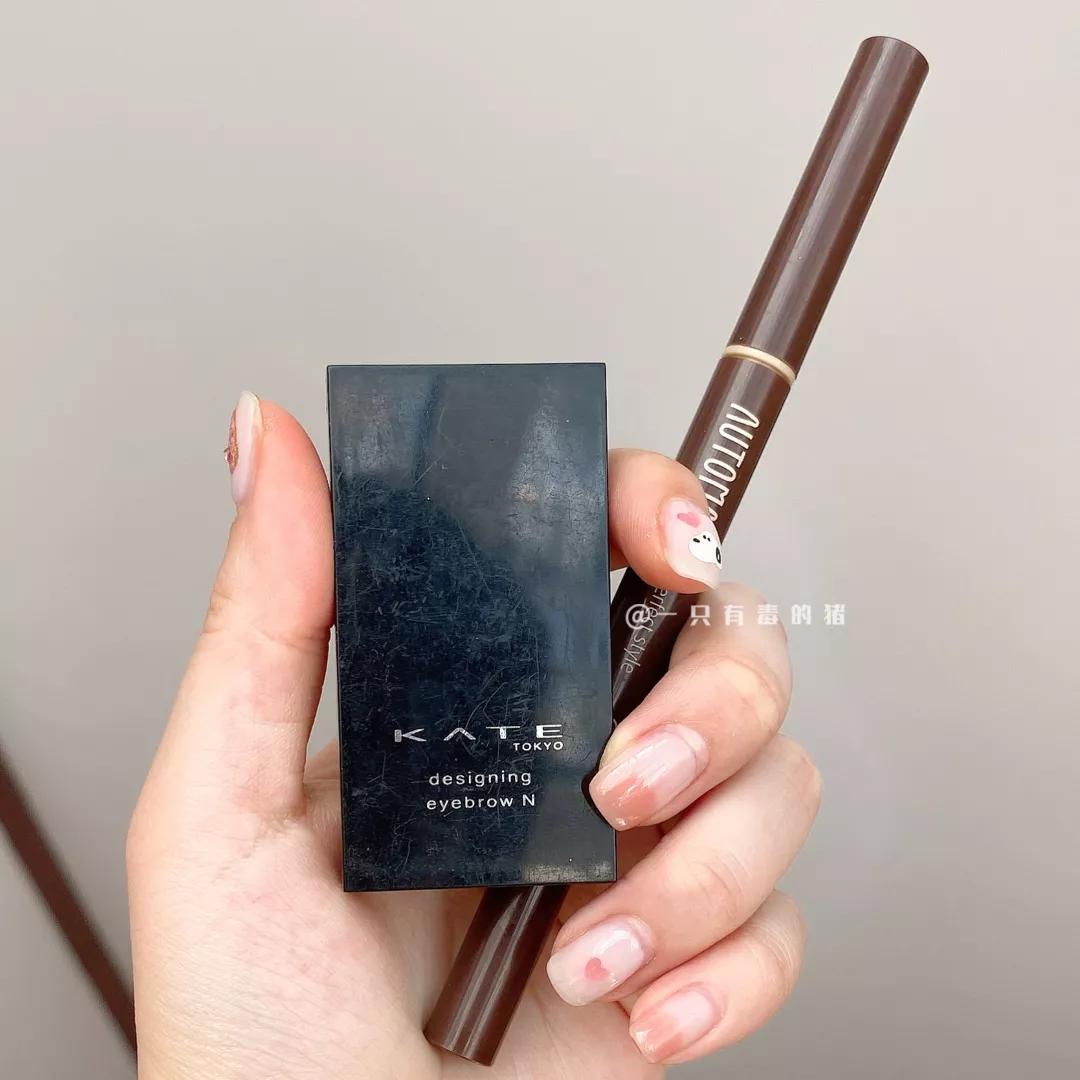 来看看闺蜜的化妆包,姐妹们的化妆包