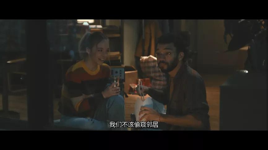 全片高能反转，性感美女化身“*窥偷**狂”