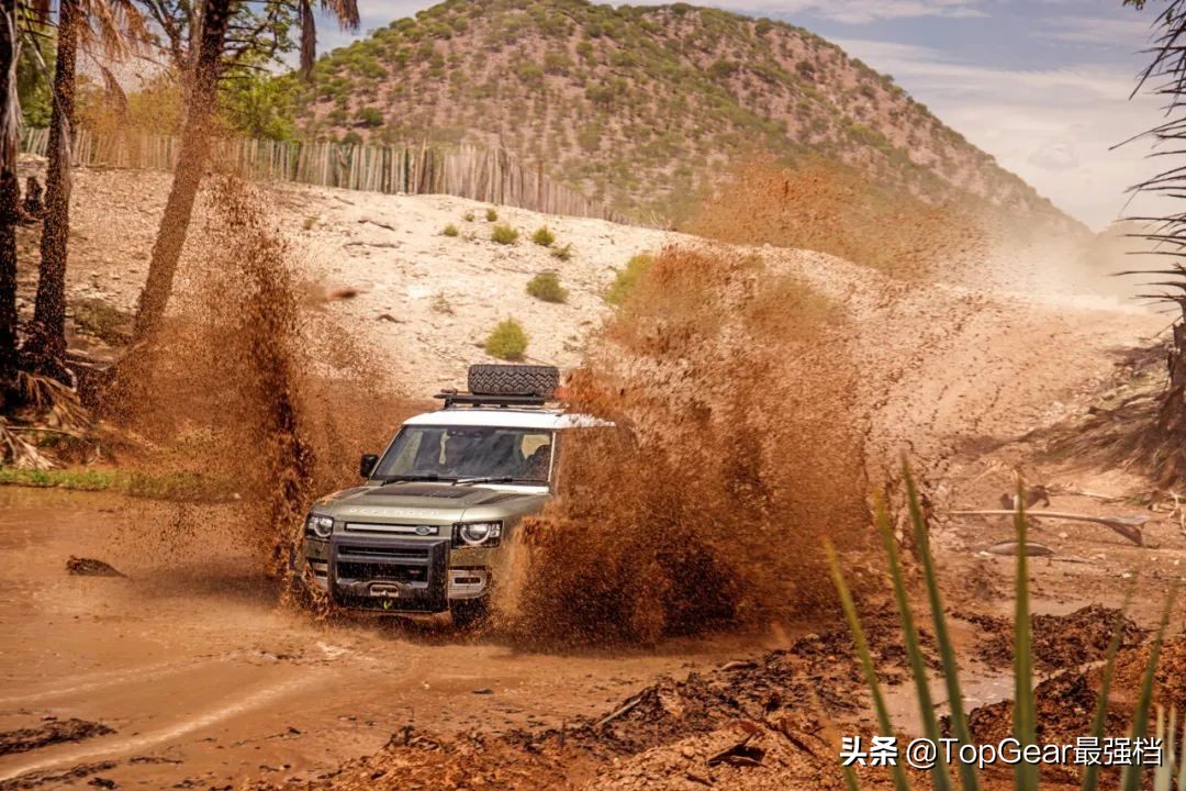 全新路虎卫士怎么样?去非洲越野试驾一下就知道啦
