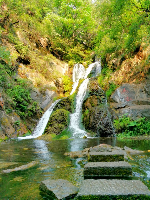 重渡沟：曾经的穷山沟！被民宿唤醒、如今游客一住就俩月