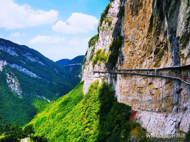 一山分四季十里不同天,一山有四季十里不同天出自哪里
